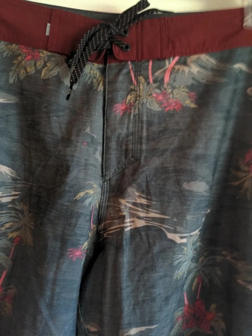 Quiksilver Men's Gray Tropical Board Shorts with Maroon Waistband